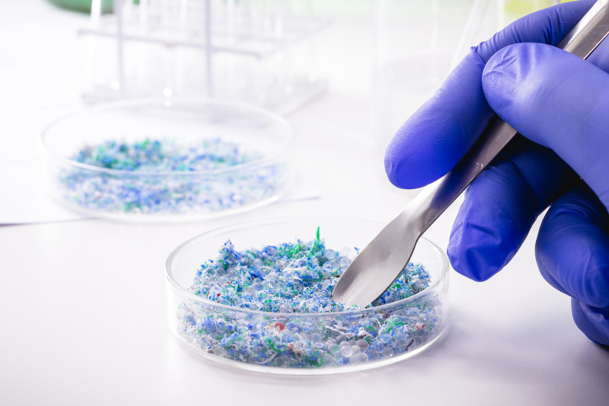 Étude en laboratoire de fragments de nanoplastiques